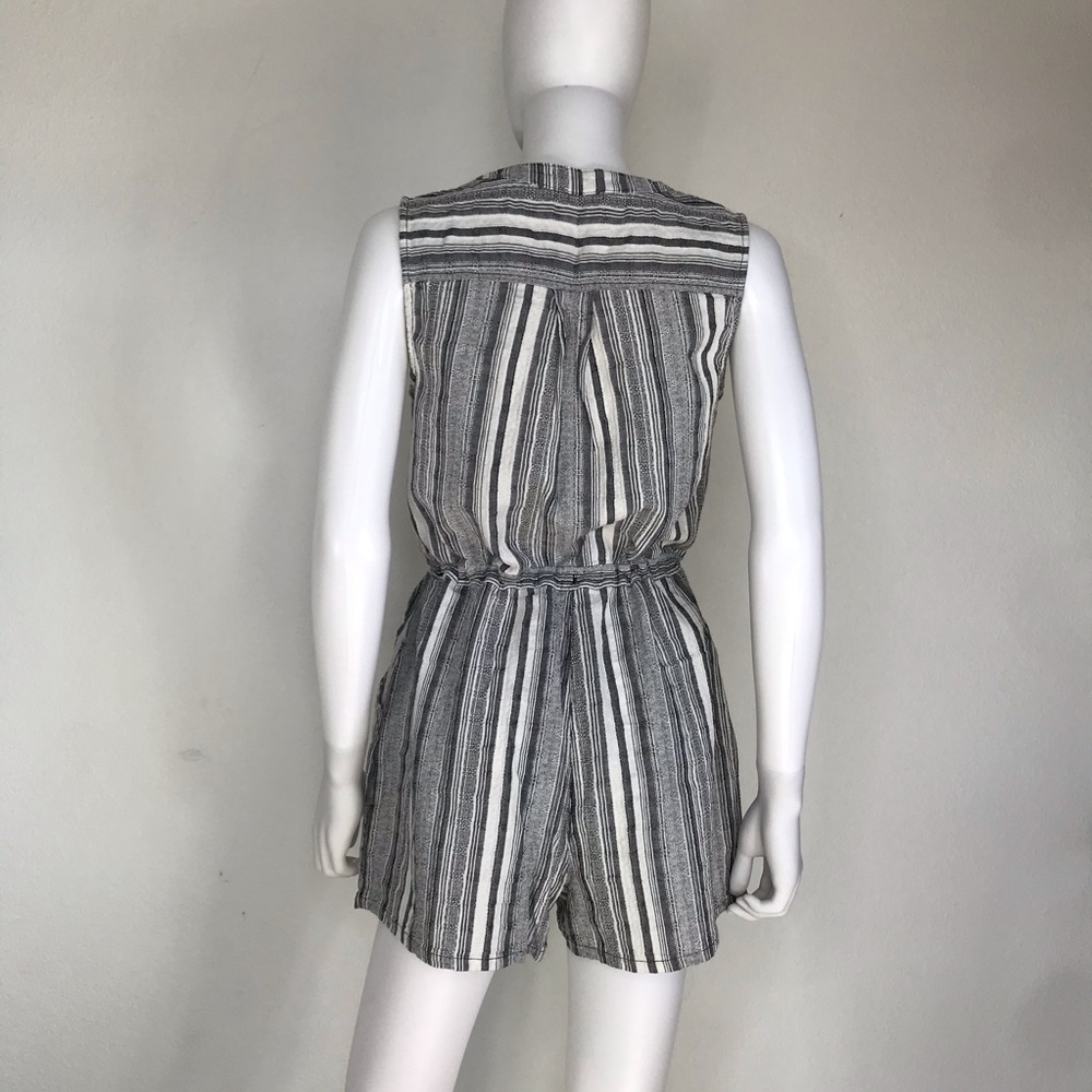 Universal Thread S Romper - Picture 7 of 14